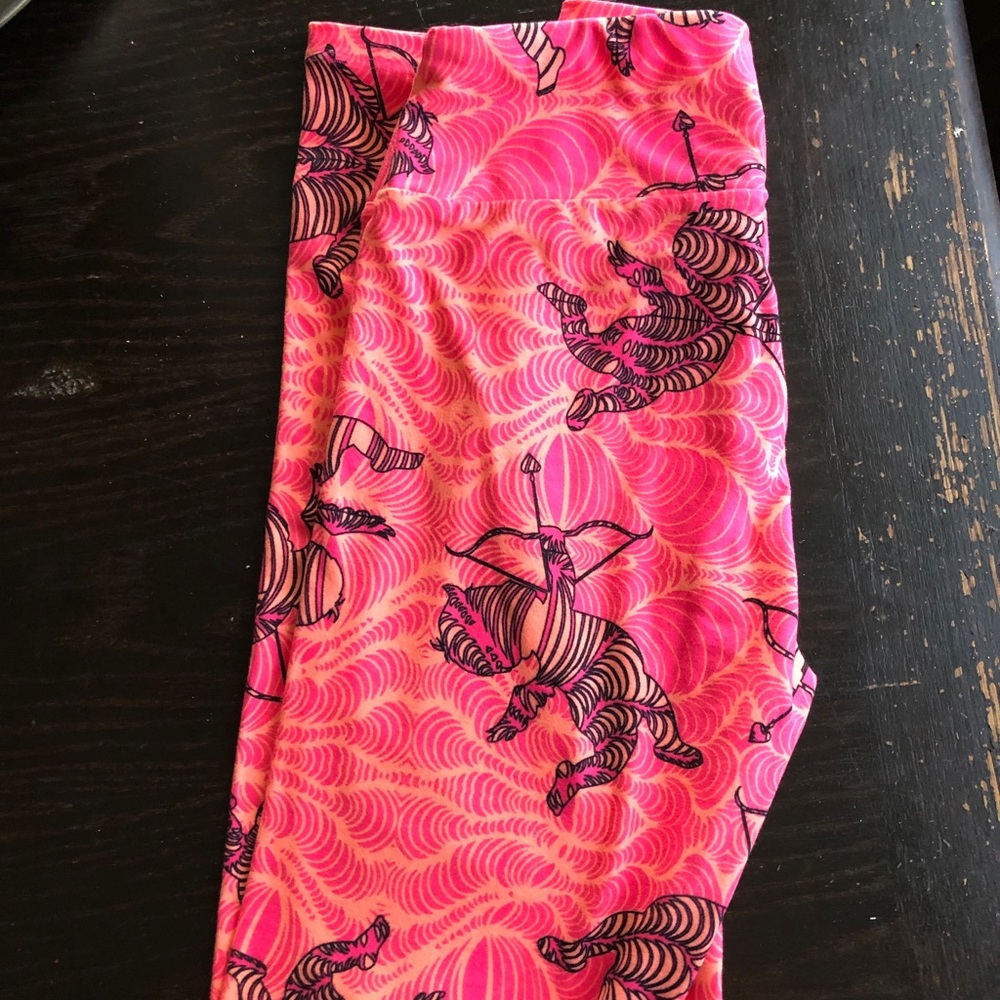 NWOT LuLaRoe Valentines leggings. OS